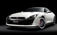  Nissan GT-R Nismo     